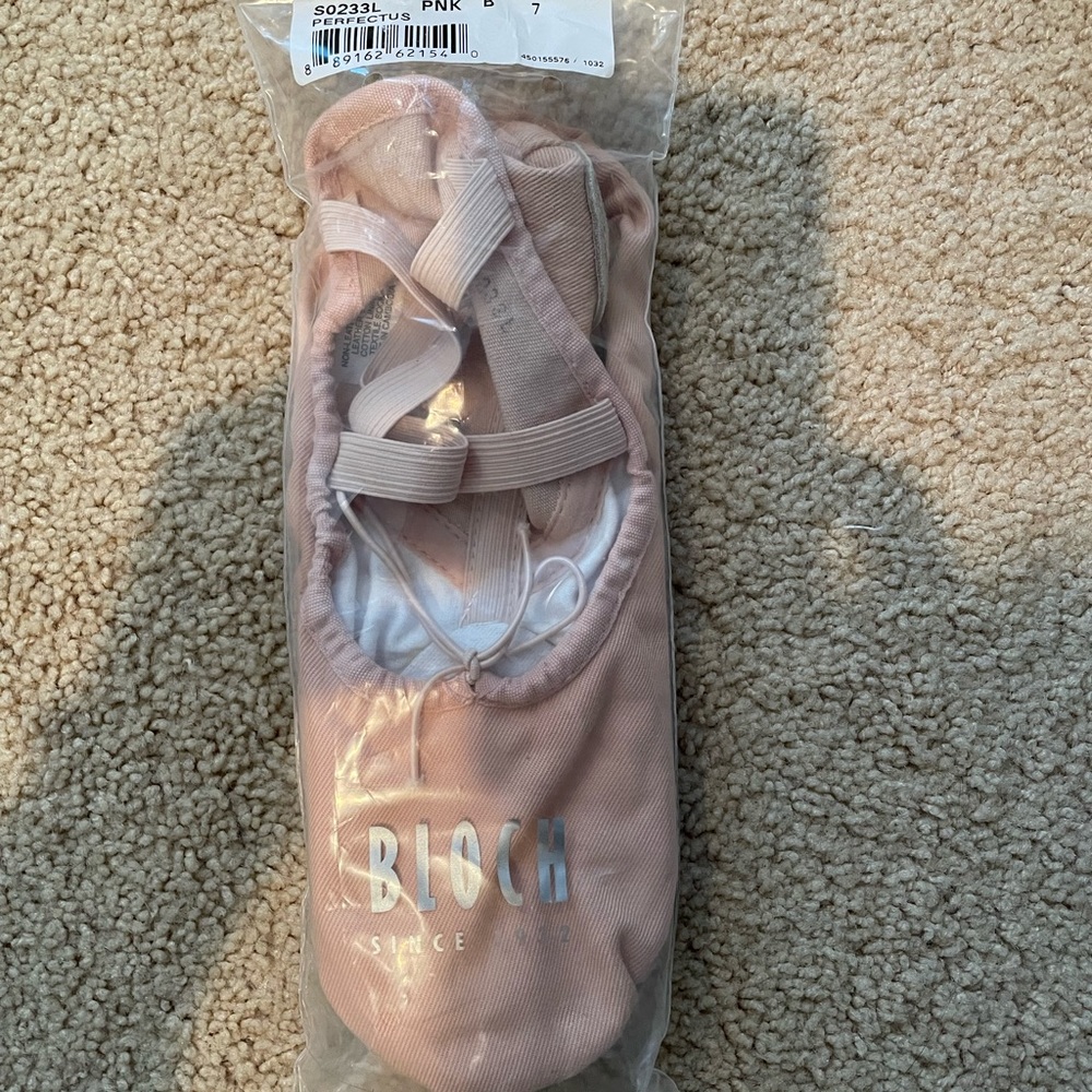 ALMOST NEW Bloch Perfectus Ballet Slippers Size 7B
